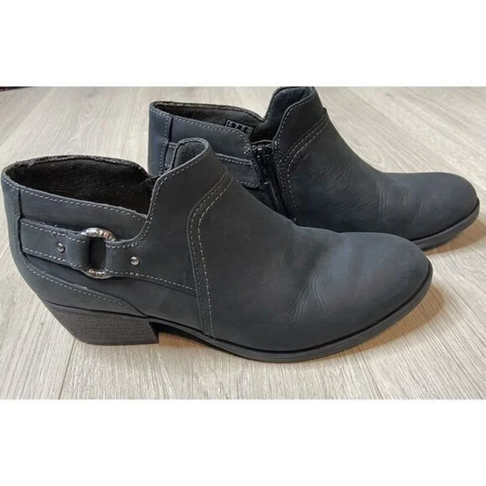 Clarks Boots Womens 9 Black‎ Charlten Grace Ankle Harness Zip Booties